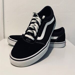 Vans Old Skool Shoe - Men’s 10.5